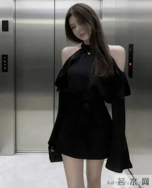 喇叭袖黑裙，这也太美了！