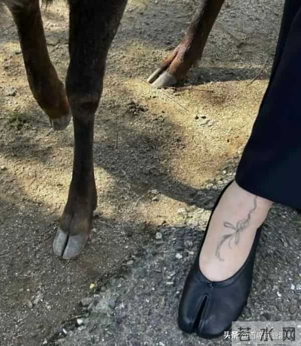 丑到极致就是潮!3000一双的“牛马打工鞋”,成了中产体面穿搭