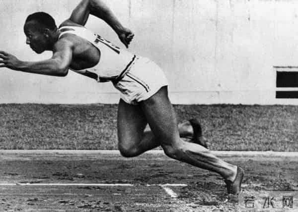 从奥运冠军战靴到亏损1.8亿！彪马卖身传闻背后，安踏李宁谁接盘