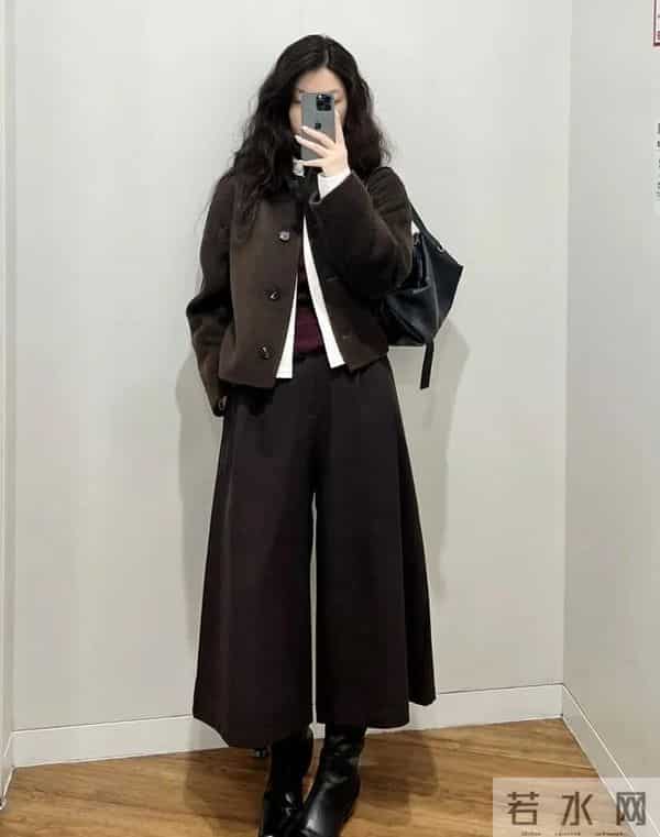 今年冬天“小黑靴”太火了，怎么穿都时髦！