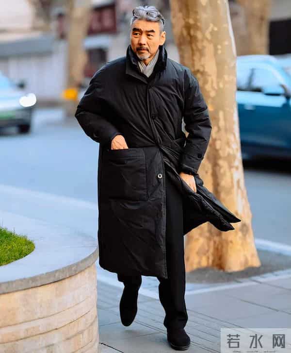 上海男人穿羽绒服有多时髦?看他们的街拍就知道,简约大气又有型