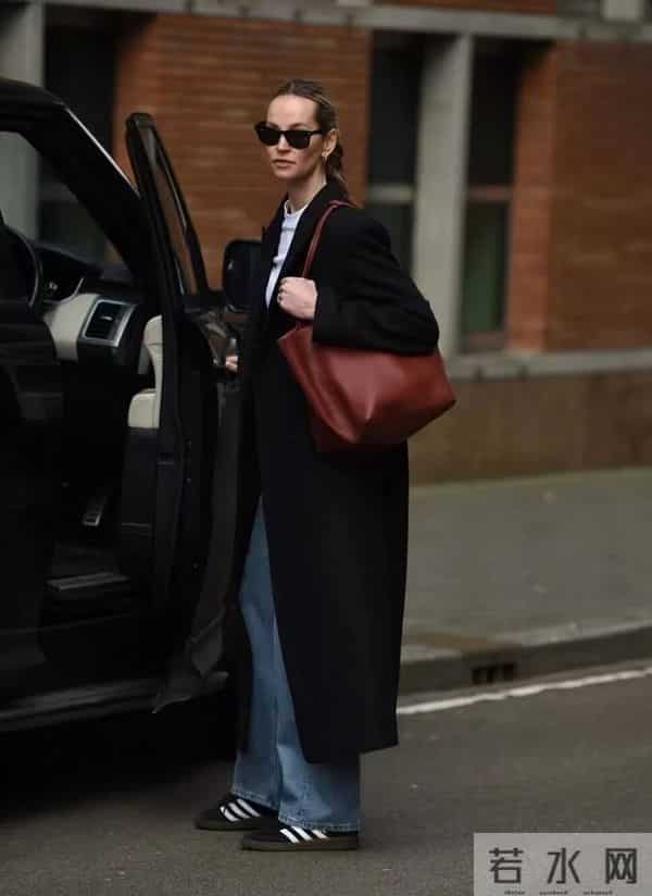大衣+运动鞋,冬天最松弛的时髦
