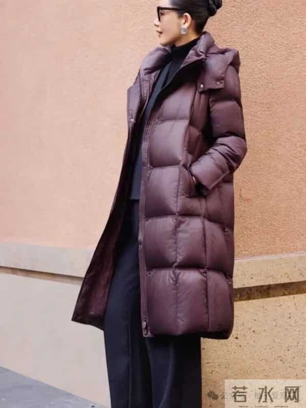 冬日高级感保命穿搭“紫色长款羽绒服+黑阔腿裤”,显贵还显瘦!