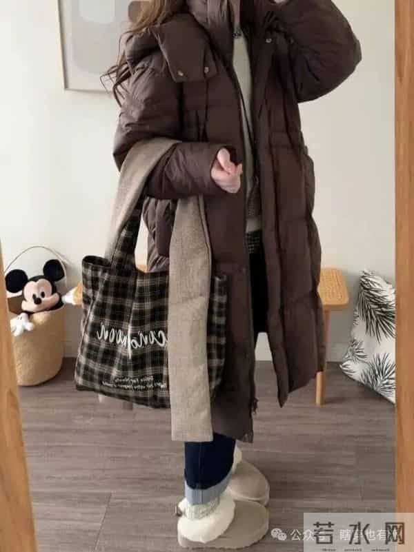 寒冷的冬季里，长宽羽绒服的温柔！