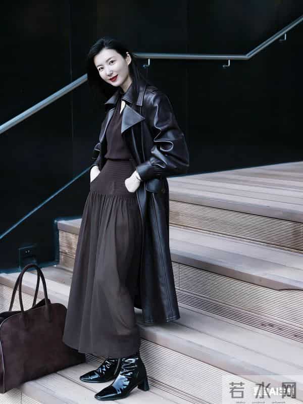 黑皮衣御姐杀疯!红唇配长裙这高级氛围感直接戳审美