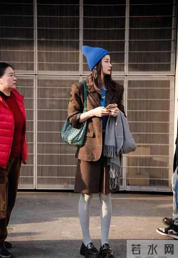 上海姑娘突然不穿大衣了，短外套如何逆袭成街拍新宠