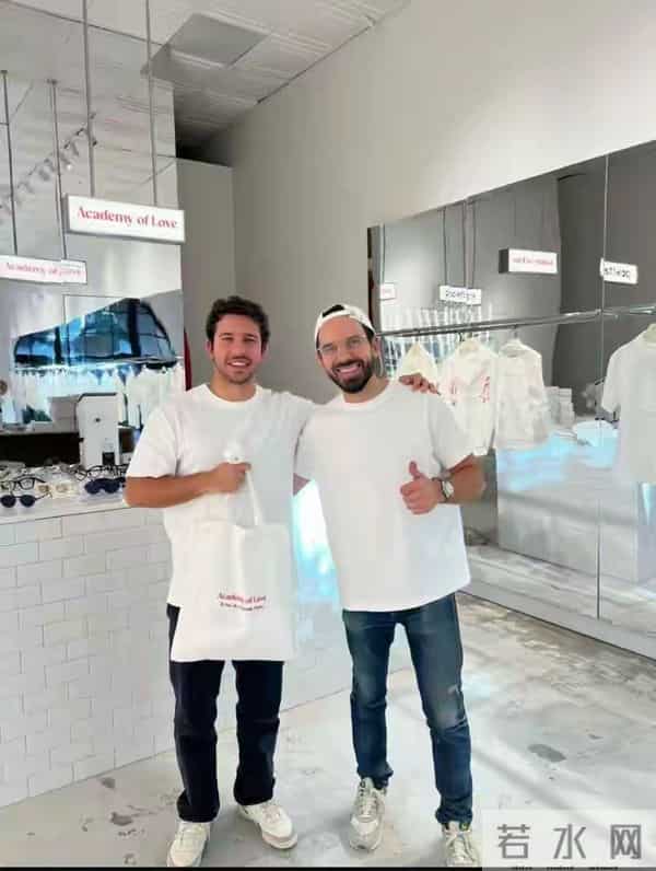 法国人在上海开“白色博物馆”，只卖12件衣服居然爆火！