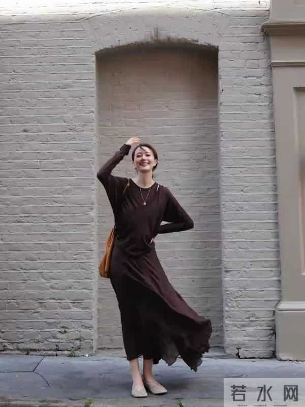 别让年龄困住时尚!46岁高圆圆用简约穿搭,美成同龄人“教科书”