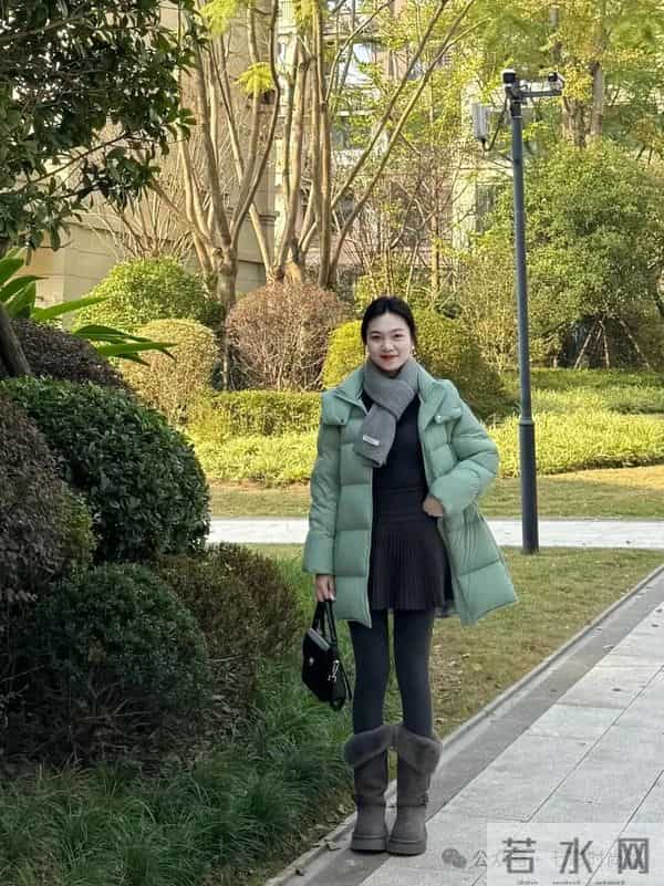 低饱和色系穿搭，清新又高级。