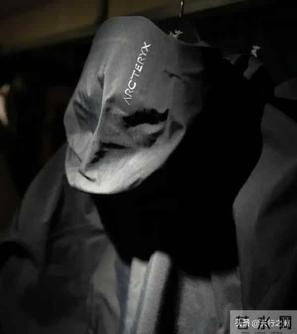 1万多的始祖鸟Macai羽绒服凭什么？仔细研究后，结论来了