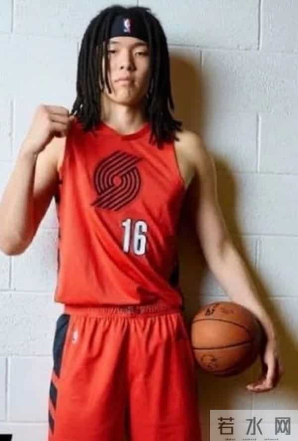 嫌杨瀚森发型不够凌厉？吧友们来给小杨挑选一款时兴的发型