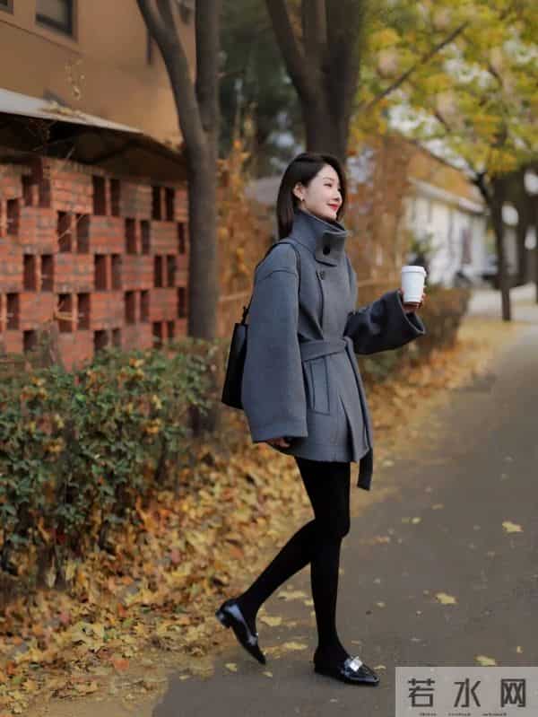 灰色大衣配厚黑太美了，秋冬氛围感轻松拿捏！