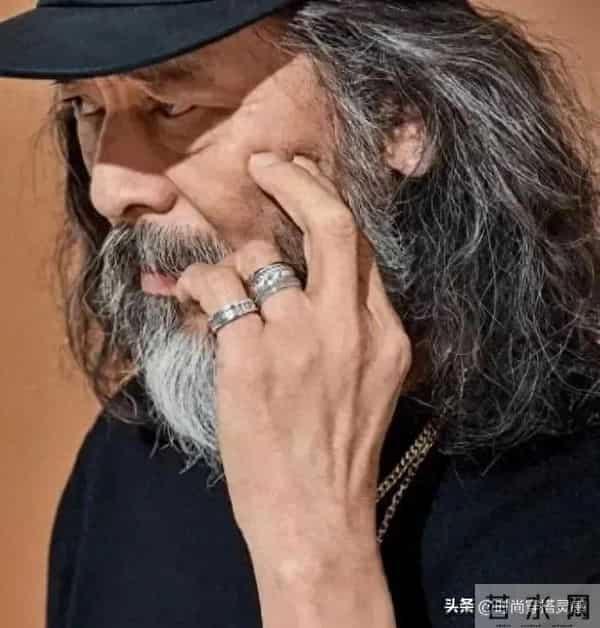 不建议六七十岁男人“剪寸头、留长发”,换成这些发型更减龄有型