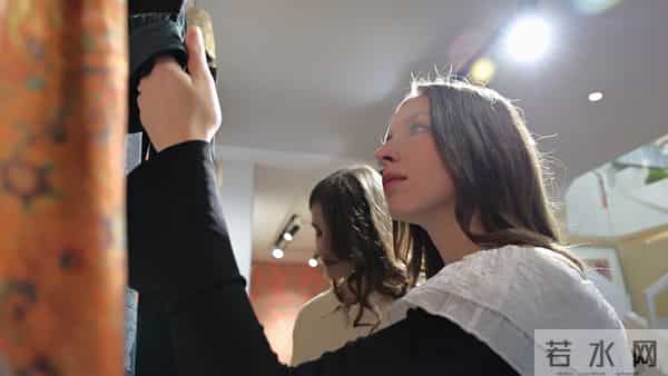 一袭新中式 一杯济南茶 外国友人的东方美学体验