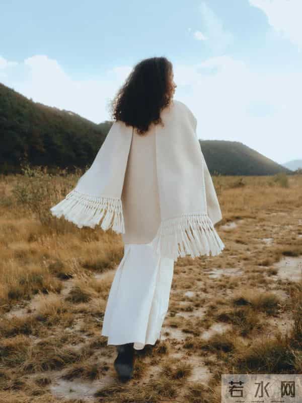 2026年度流行色:云上舞白,太美了!