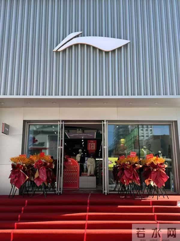 从奥运冠军战靴到亏损1.8亿！彪马卖身传闻背后，安踏李宁谁接盘