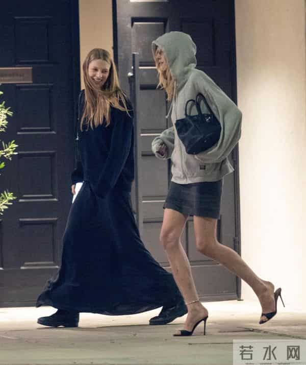 冬天内搭千万别乱选!黑色毛衣好看又好穿,错过真的很可惜