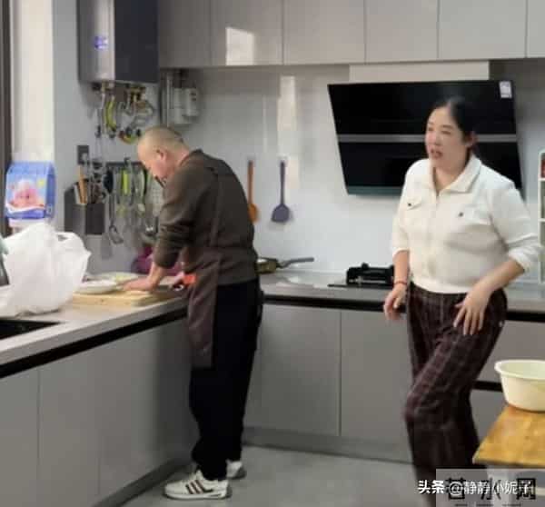 安娴全家住别墅，家庭会议各自表态，大妹明显有情绪 网友 ：太强势