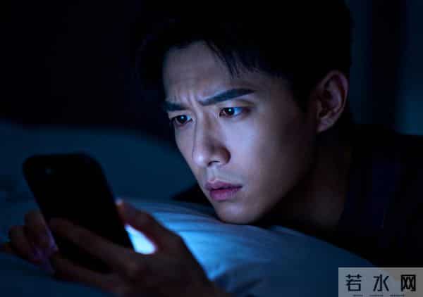 我32岁被催婚,花钱请了个女友应付家人,谁知她进门我爸就变了脸色