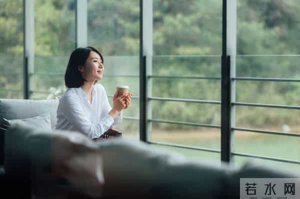 妹妹照顾65岁丁克姐姐几十年，无意间看到遗嘱，从此姐妹断亲。