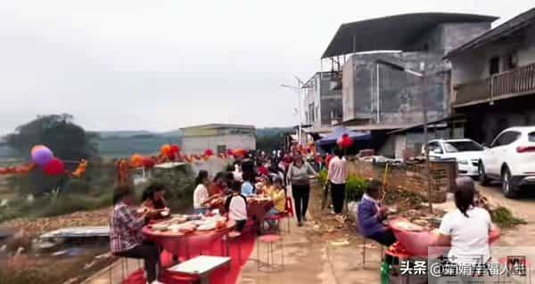 办酒亏麻了？广西女子吐槽邻居随100吃2天 妈一句话怼得她哑口无言