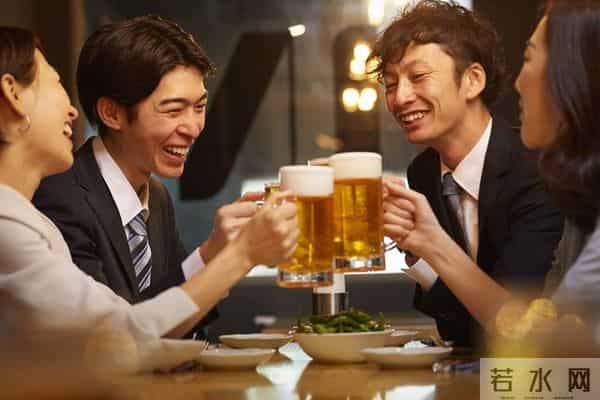 记住：一个男人活着最重要的事就三件，其余的无需在意。