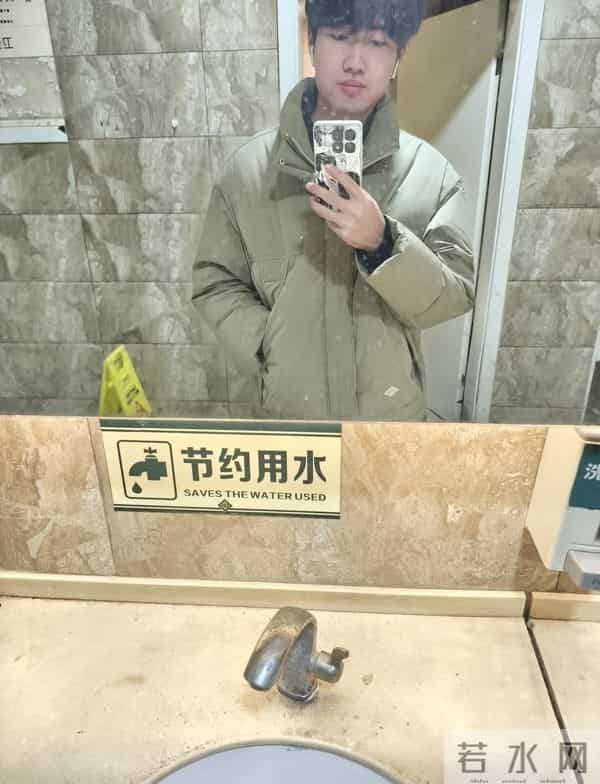 贵州22岁帅气男孩去世，遗愿让姐姐崩溃：从小不快乐，骨灰撒大海