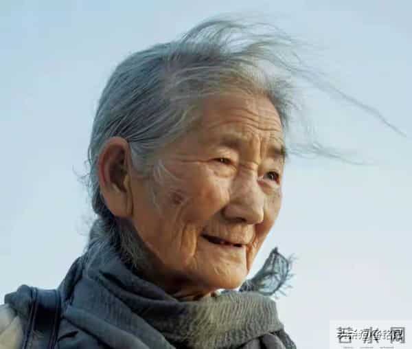 退休老人的告白-血泪教训，老了再有钱有闲，也别参加这3种活动！