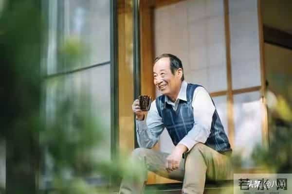 活到65岁才明白：离婚或丧偶后，晚年独自生活，才是最幸福的归宿