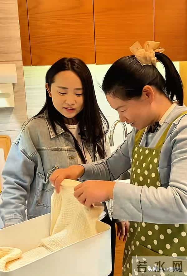 小凤还是偏心了,给保姆发年度奖金,每人10万,阿姨还有额外的