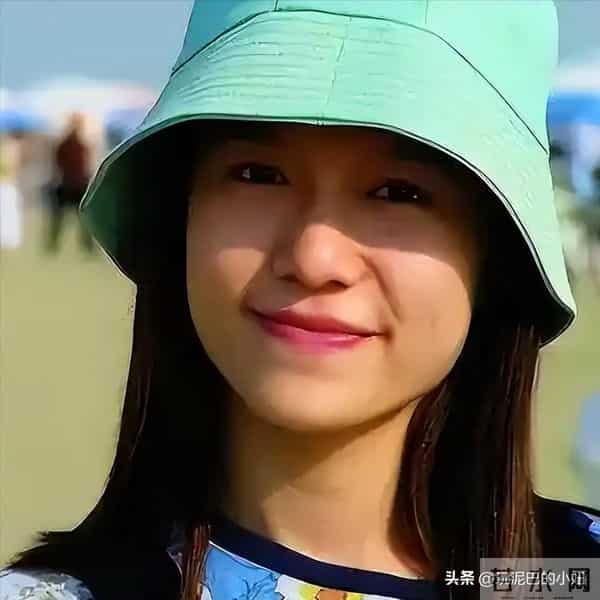 翁帆泣不成声，追忆早晨醒来看雪，像个小女孩沉浸在纯粹的浪漫中