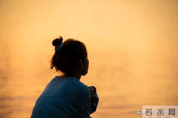婚姻里，女人永远别共情男人，要做到“2个不”，否则得不偿失