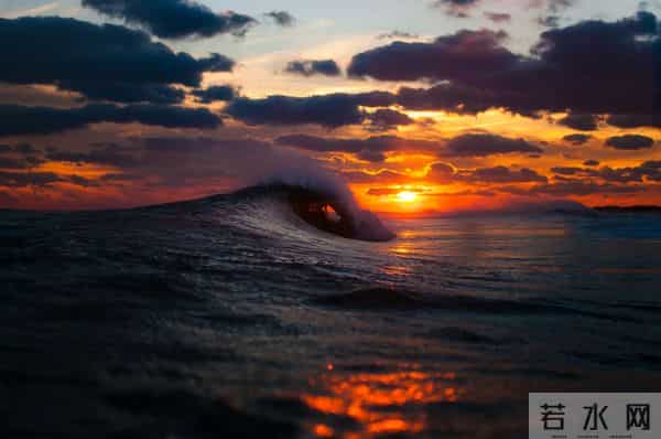 一个女人真正爱你时，才会有的3种表现，掩饰不了