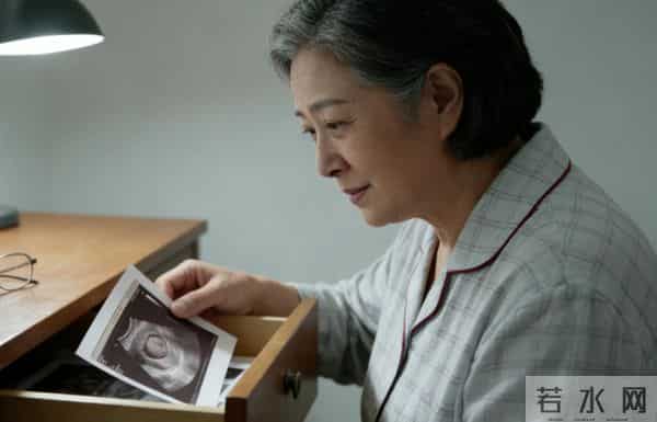 儿媳拿肚子里的孙子威胁我买千万学区房,我掏出B超单:我也怀了