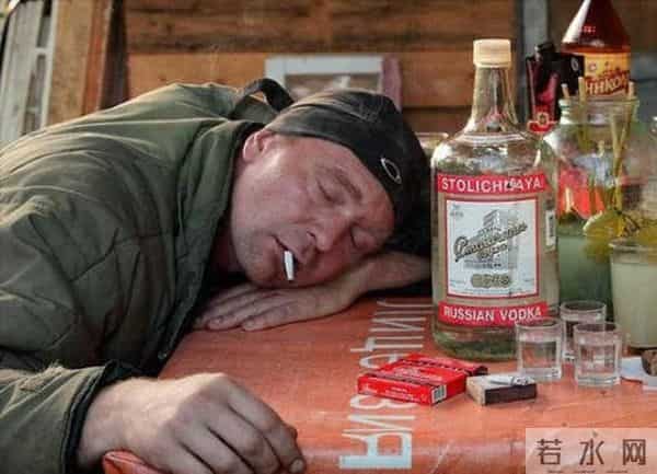 酒杯里的深渊：一个中年男子的酗酒自救之路