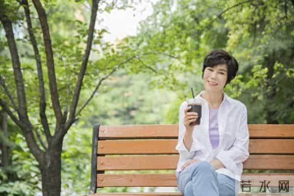 惊人发现两性关系中,60岁与异性靠近,根本是桃花运而是这个!