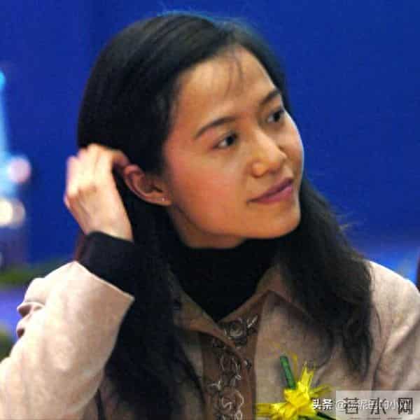 翁帆泣不成声，追忆早晨醒来看雪，像个小女孩沉浸在纯粹的浪漫中