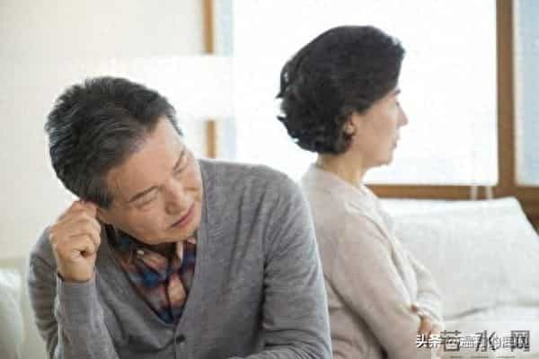 夫妻冷战数日，妻子发微信问，死了没？丈夫的回答，让人泪奔