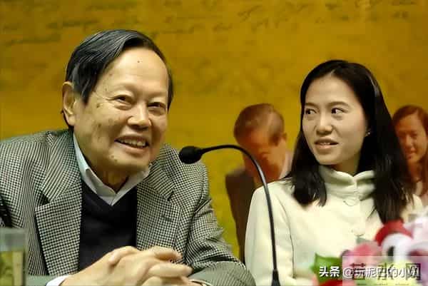 翁帆泣不成声，追忆早晨醒来看雪，像个小女孩沉浸在纯粹的浪漫中