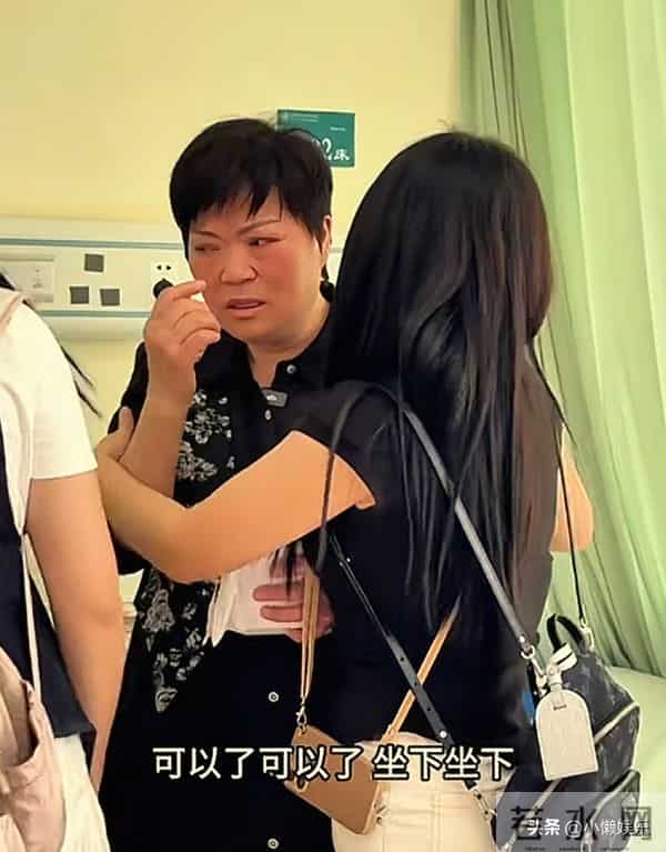 小凤还是偏心了,给保姆发年度奖金,每人10万,阿姨还有额外的