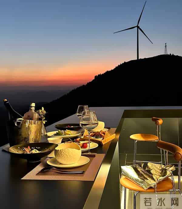 文案｜多像今年没藏住的情绪