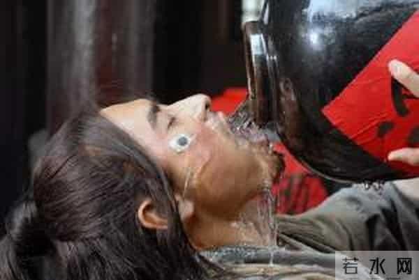 酒杯里的深渊：一个中年男子的酗酒自救之路