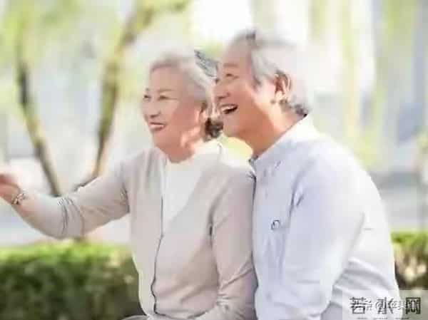 任何一个男性到了六十岁后，还有对异性的羡慕和追求，就不会老！