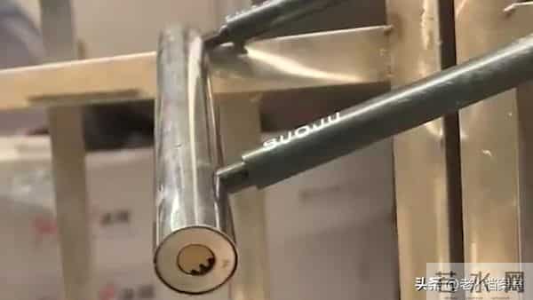 老男人出轨娶小20岁娇妻，前妻徒弟变现妻，养不起抢长子房产