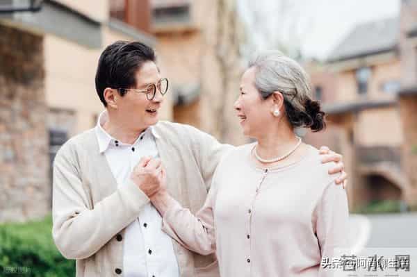 人过六十，夫妻间若还有这三种表现，多半不是真爱，别再自欺欺人