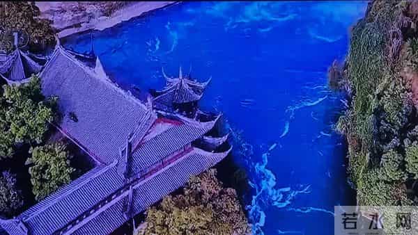 活在这个世上，永远不要怪别人对你的态度，因为他们对你的态度取决于你的实力，倘若你是有实力的人，那么别人自然愿意靠近你。