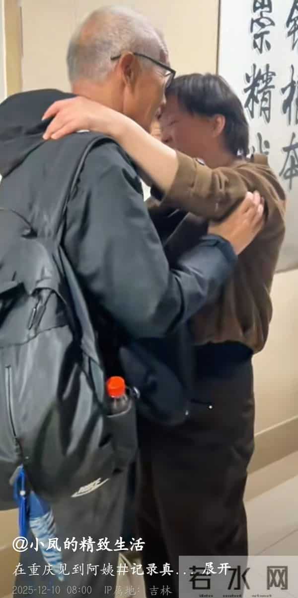 大家发现没小凤对胖阿姨和红姐就是不一样，主动给阿姨送去15W啊