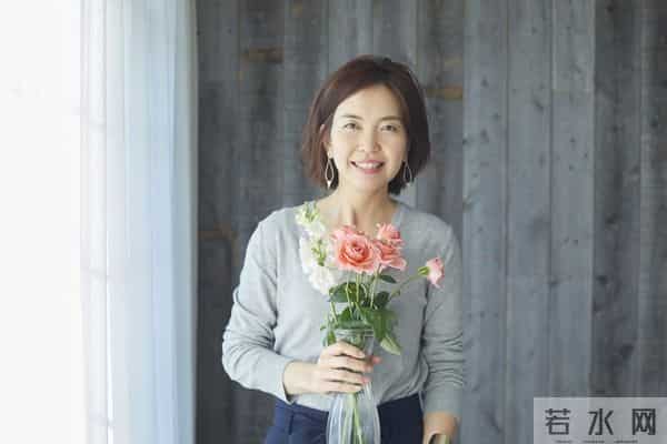 两性关系：不管你信不信，女人过 50 岁，都有如下 7 个症状，要接受