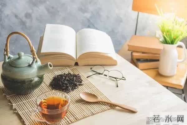 半生已过，让所有的陈年往事，一半入梦，一半随风吧