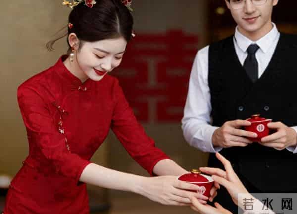 结束三年地下恋后我闪婚 哥给死党报喜 对面声音发颤：你说谁订婚？